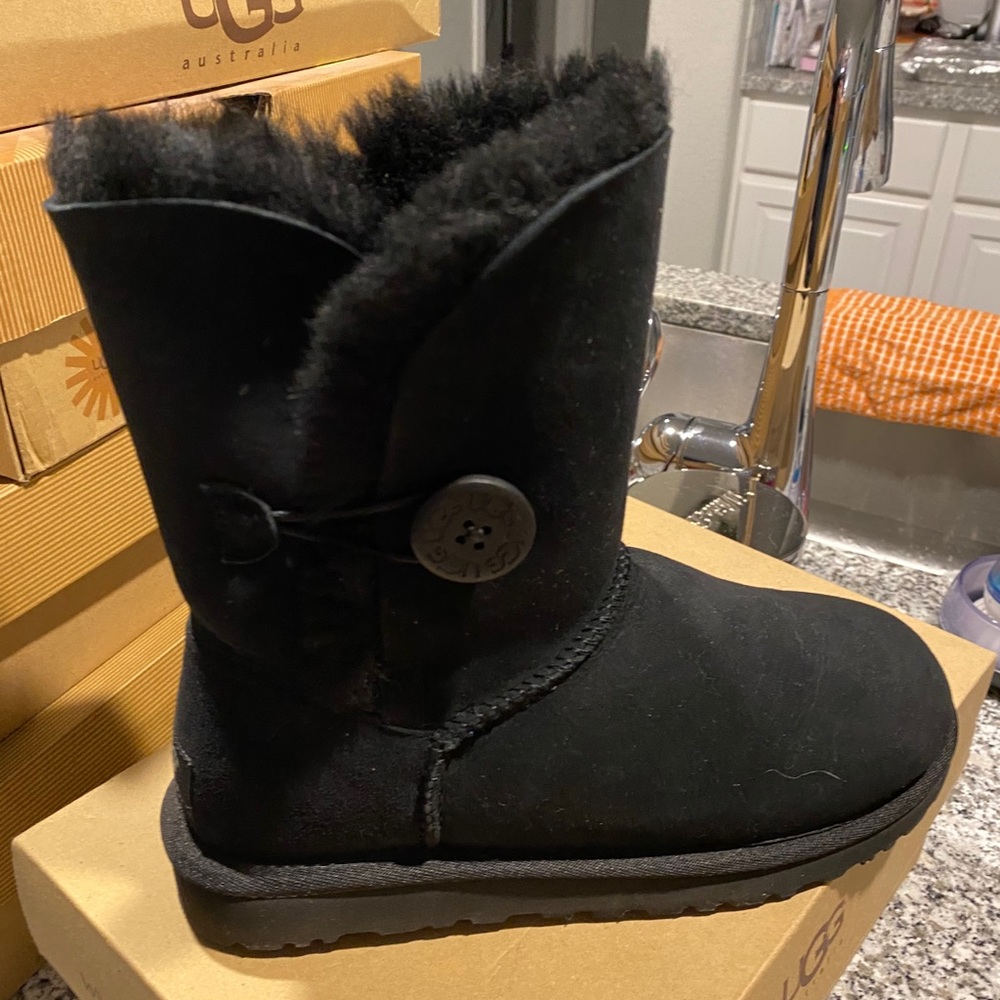 Ugg Short Bailey Button Boot - image 1